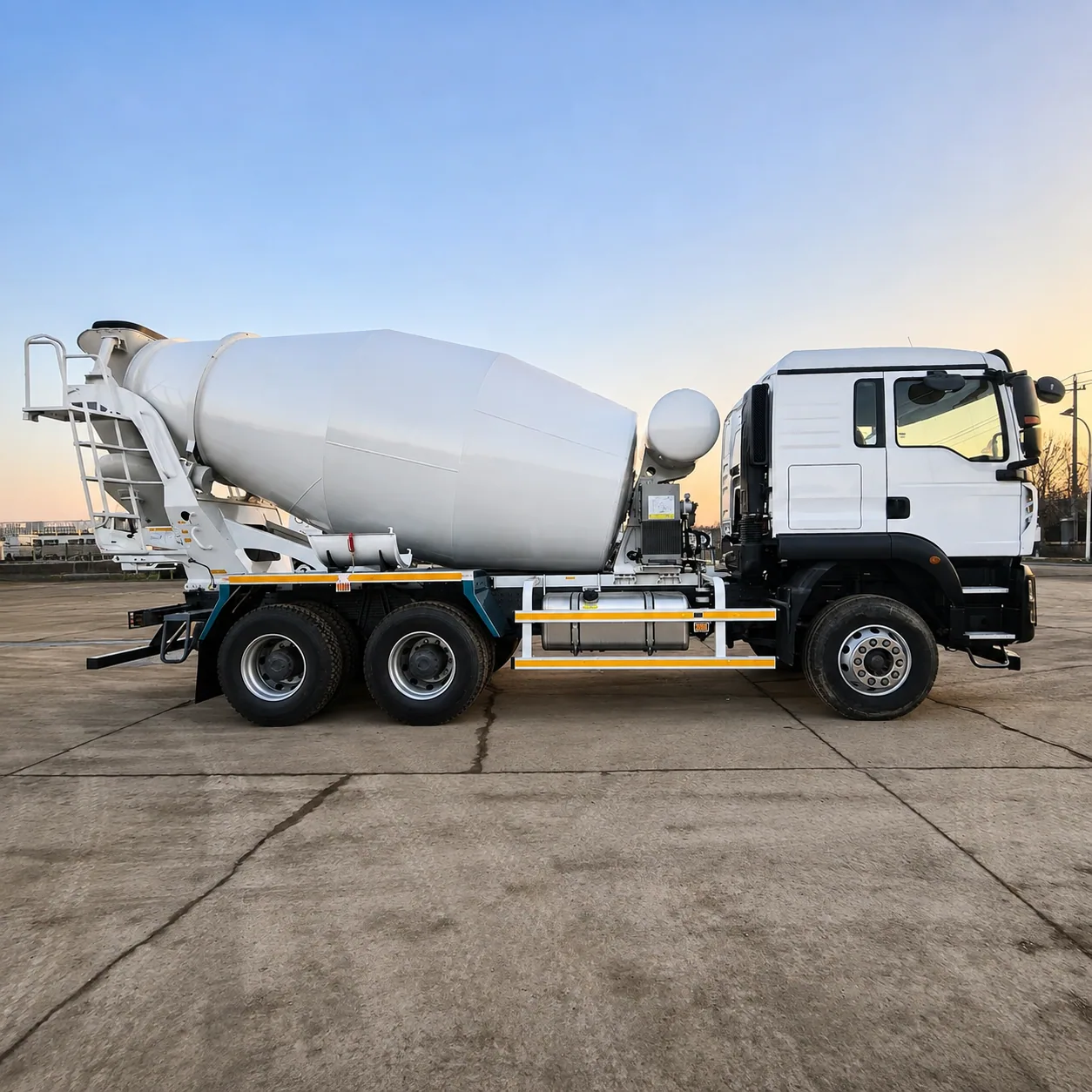 HOWO TX Concrete Mixer Truck 340 / 380 / 400 / 430HP 8 / 10 / 12 / 14 / 16CBM Available product display