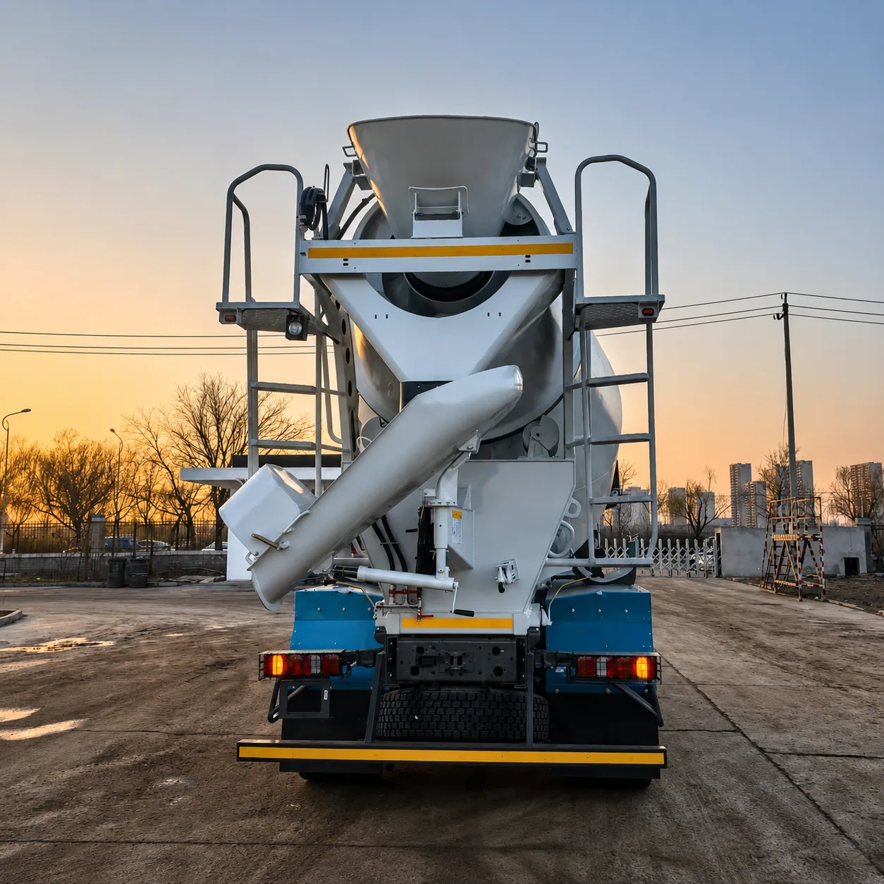 HOWO TX Concrete Mixer Truck 340 / 380 / 400 / 430HP 8 / 10 / 12 / 14 / 16CBM Available detail photo