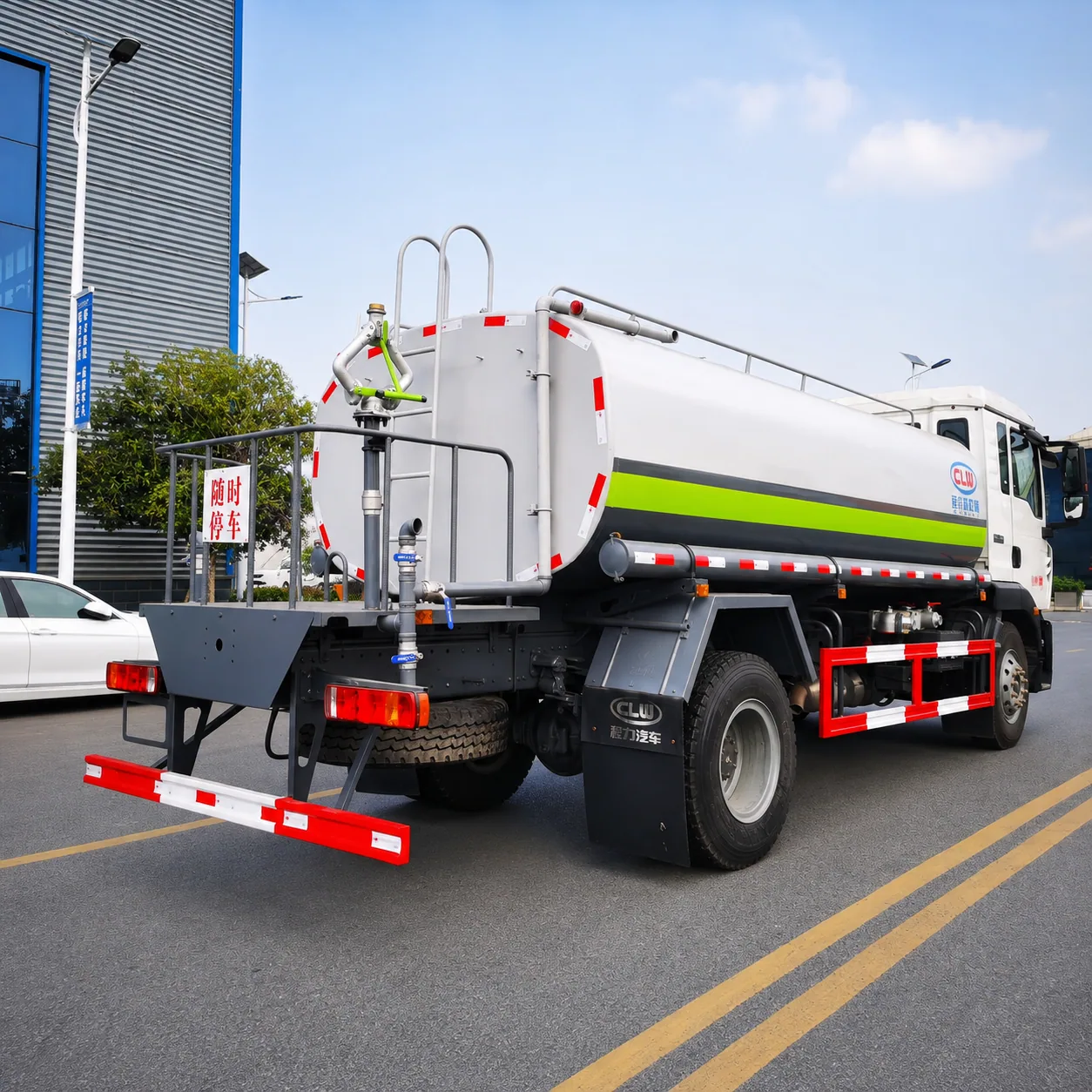 HOWO TX Water Tanker Truck 340 / 380 / 400 / 430HP 10 / 15 / 20 / 25 / 30CBM Available – Water Sprinkler Optional detail photo