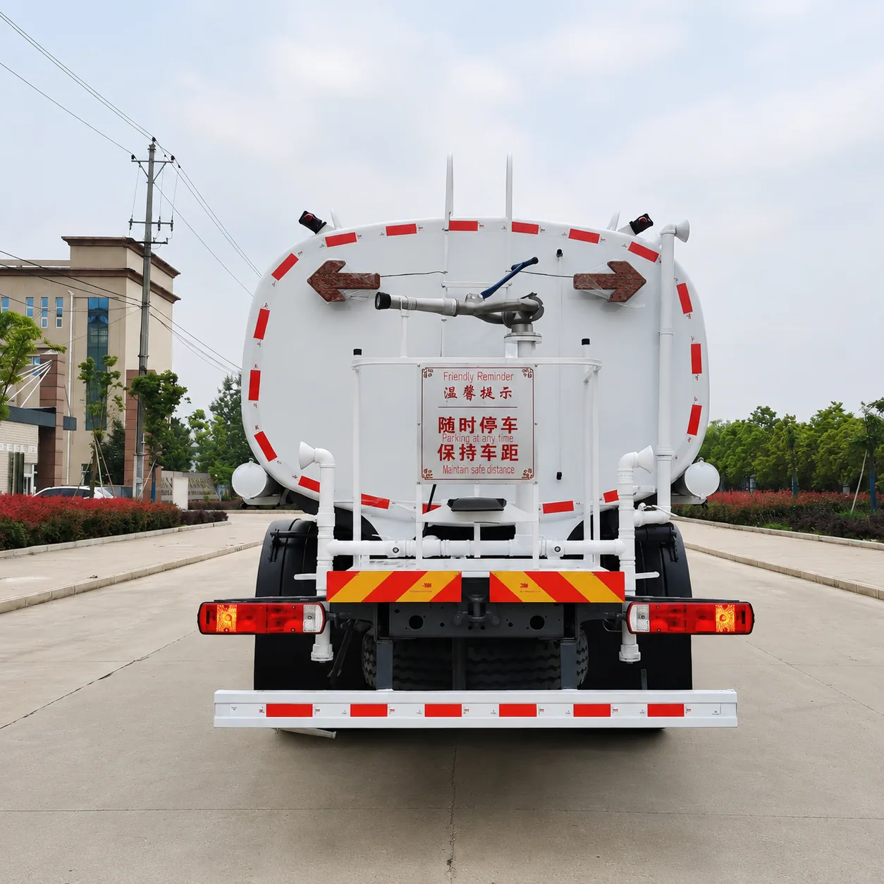 HOWO Water Tanker Truck 266 / 336 / 371 / 380 / 400HP 10 / 15 / 20 / 25 / 30CBM Available – Water Sprinkler Optional detail photo