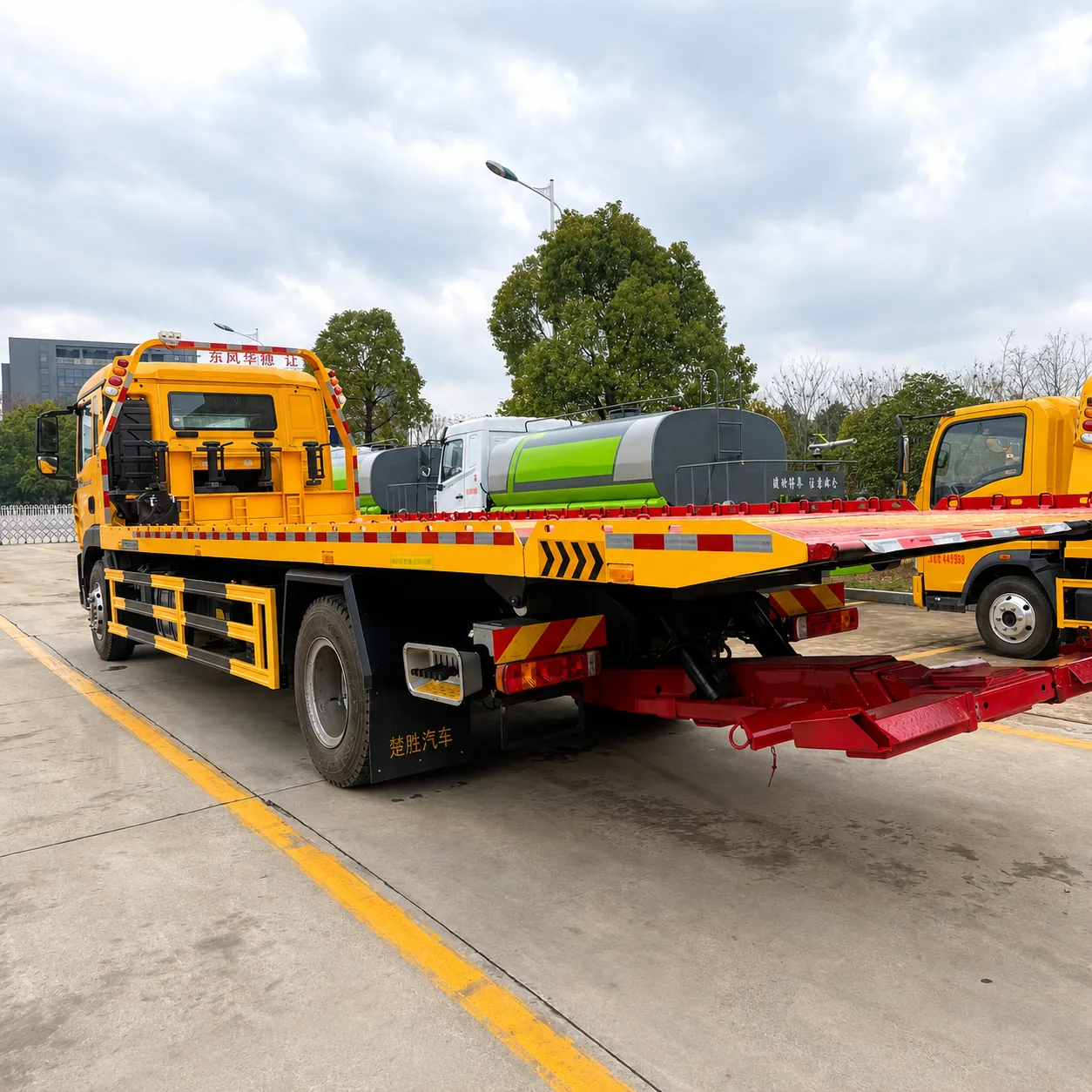 HOWO Wrecker Truck 115 / 160 / 300HP 3 / 5 / 8 / 10T Available detail photo