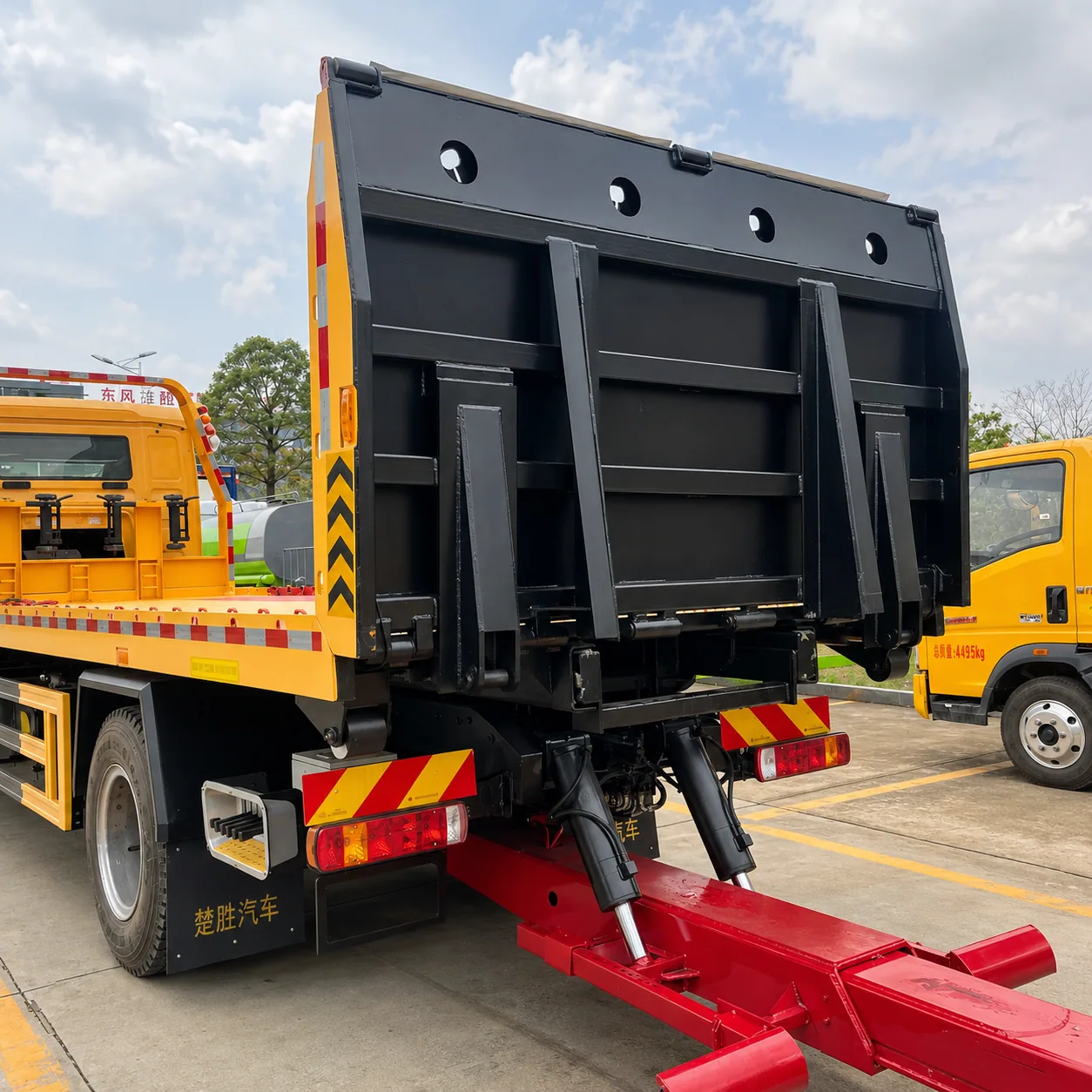 HOWO Wrecker Truck 115 / 160 / 300HP 3 / 5 / 8 / 10T Available product display