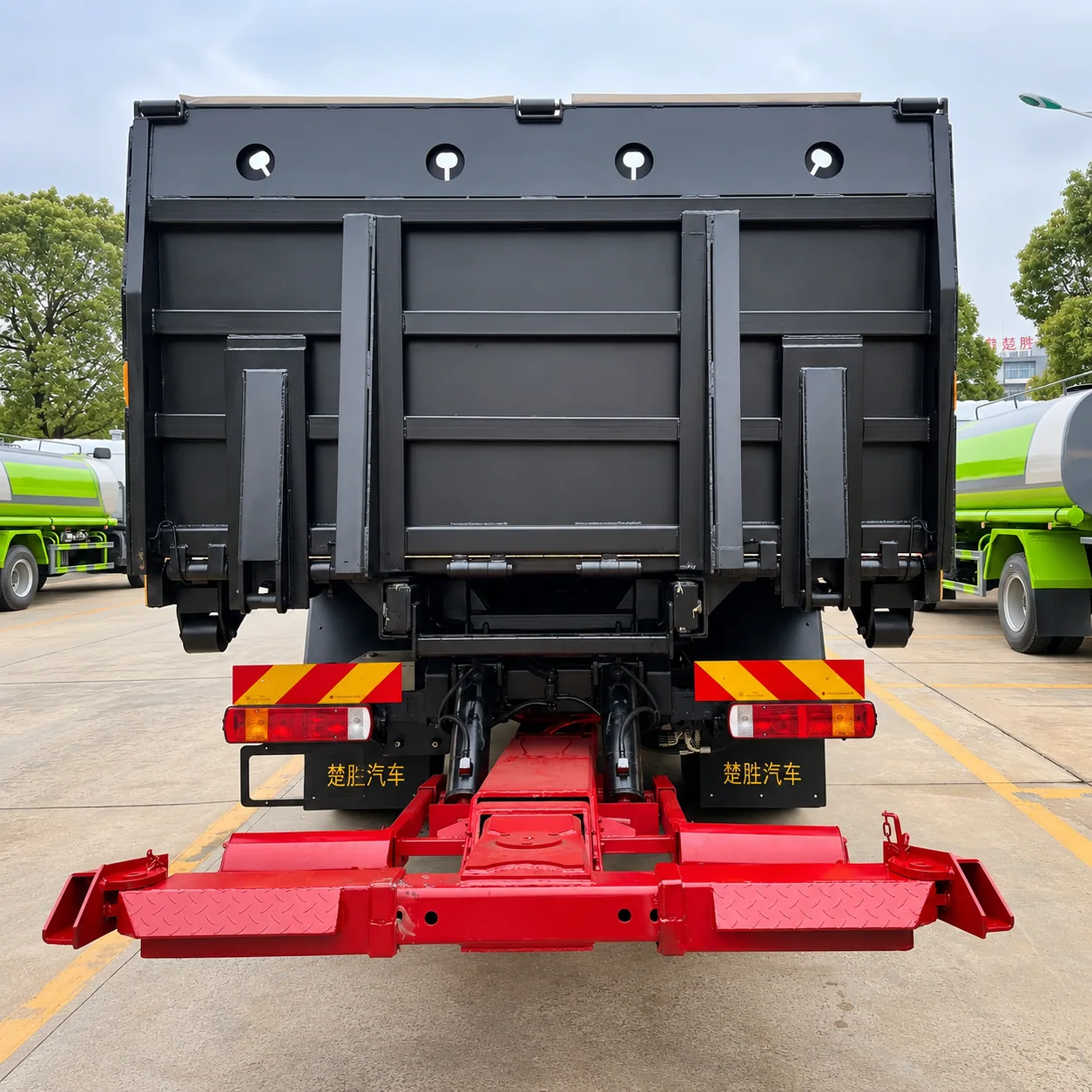 HOWO Wrecker Truck 115 / 160 / 300HP 3 / 5 / 8 / 10T Available detail photo