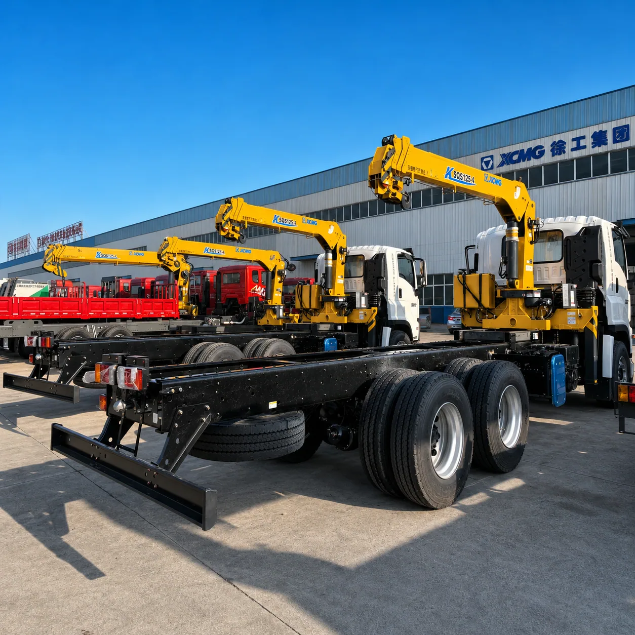 ISUZU Truck Mounted Crane 120 / 130 / 190 / 205 / 240 / 300HP 2 / 3.2 / 5 / 6.3 / 8 / 10 / 12T Available detail photo
