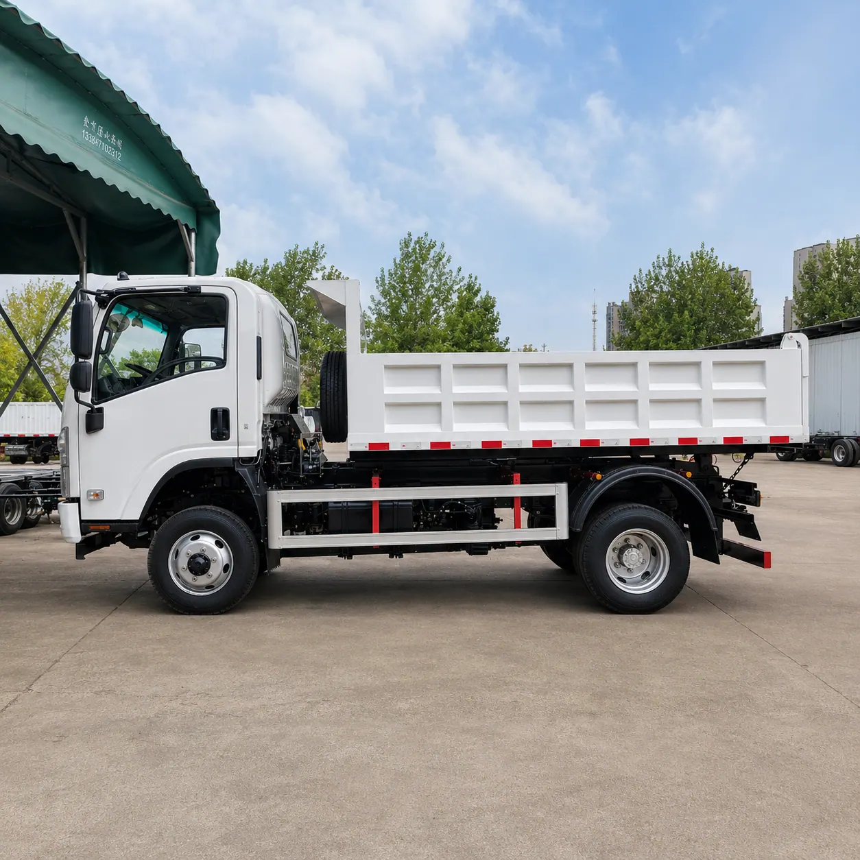 Qingling ISUZU 4×2 Dump Truck / Tipper 100 / 120 / 130 / 150 / 190 / 205HP Available product display