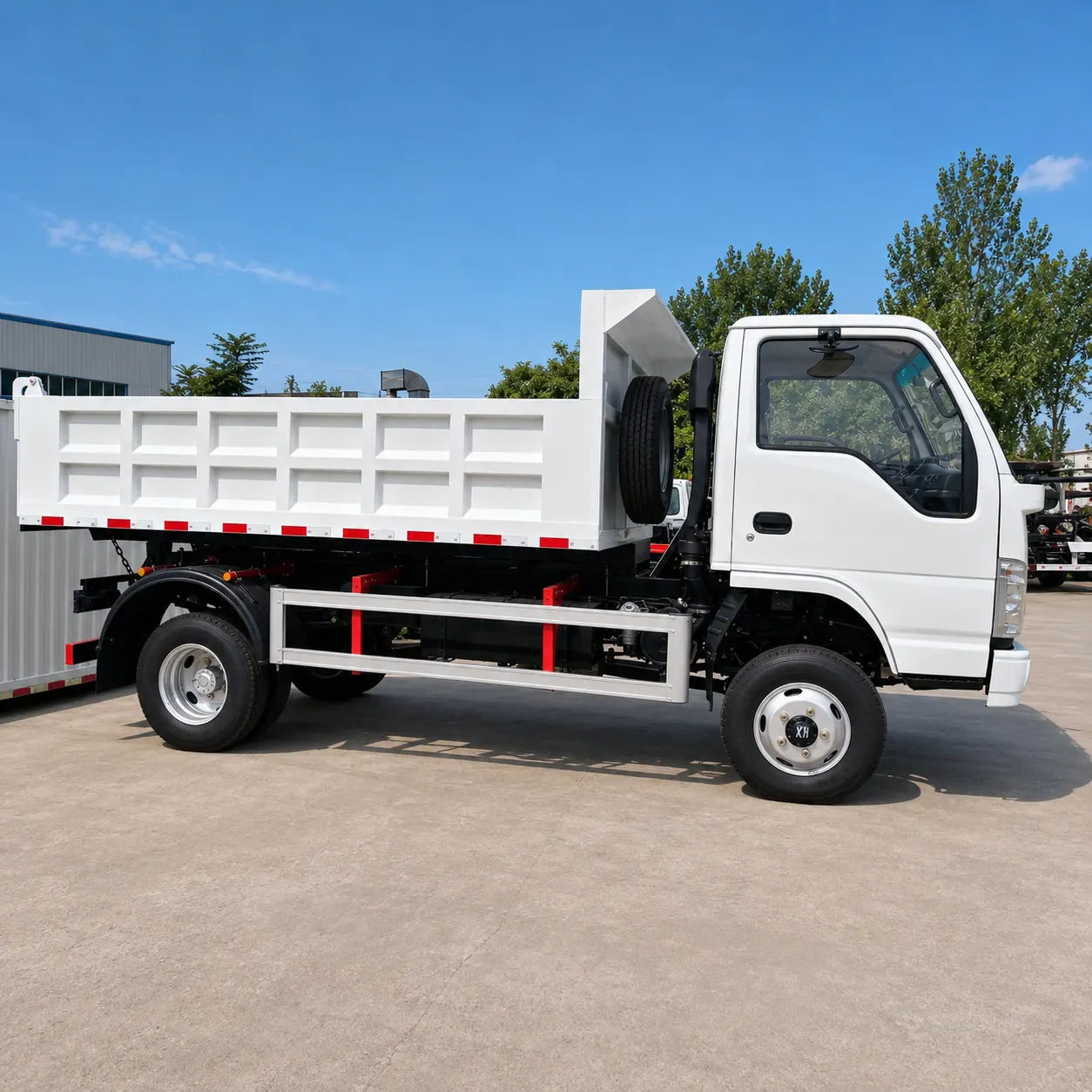 Qingling ISUZU 4×2 Dump Truck / Tipper 100 / 120 / 130 / 150 / 190 / 205HP Available product display