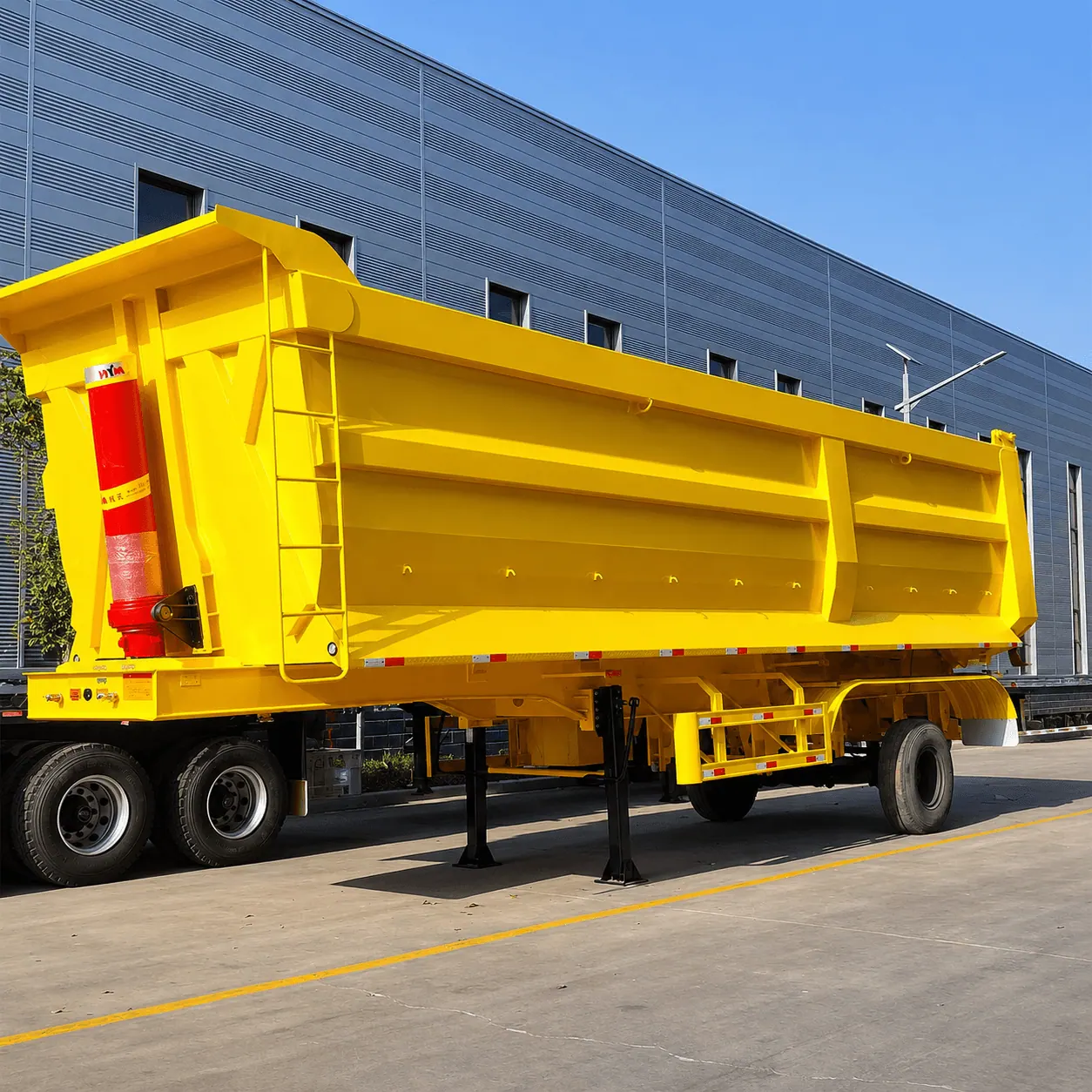 Rear Dump Semi-Trailer photo 1