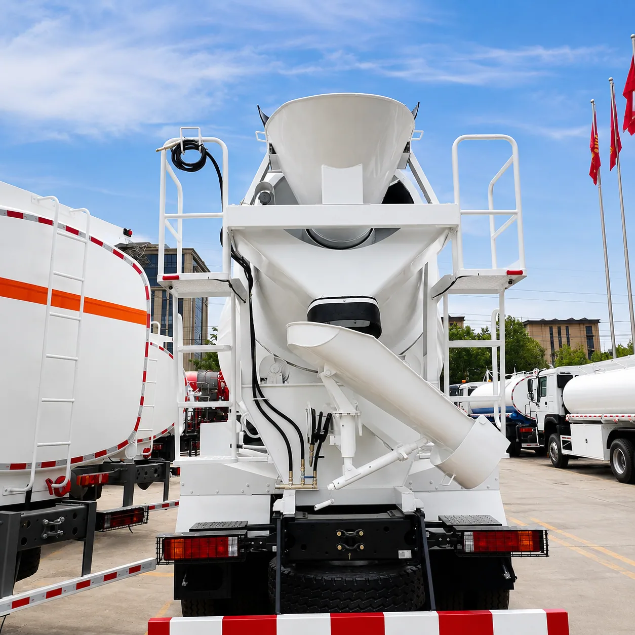 SHACMAN F3000 Concrete Mixer Truck 340 / 375 / 380 / 400 / 420HP 8 / 10 / 12 / 14 / 16CBM Available product display