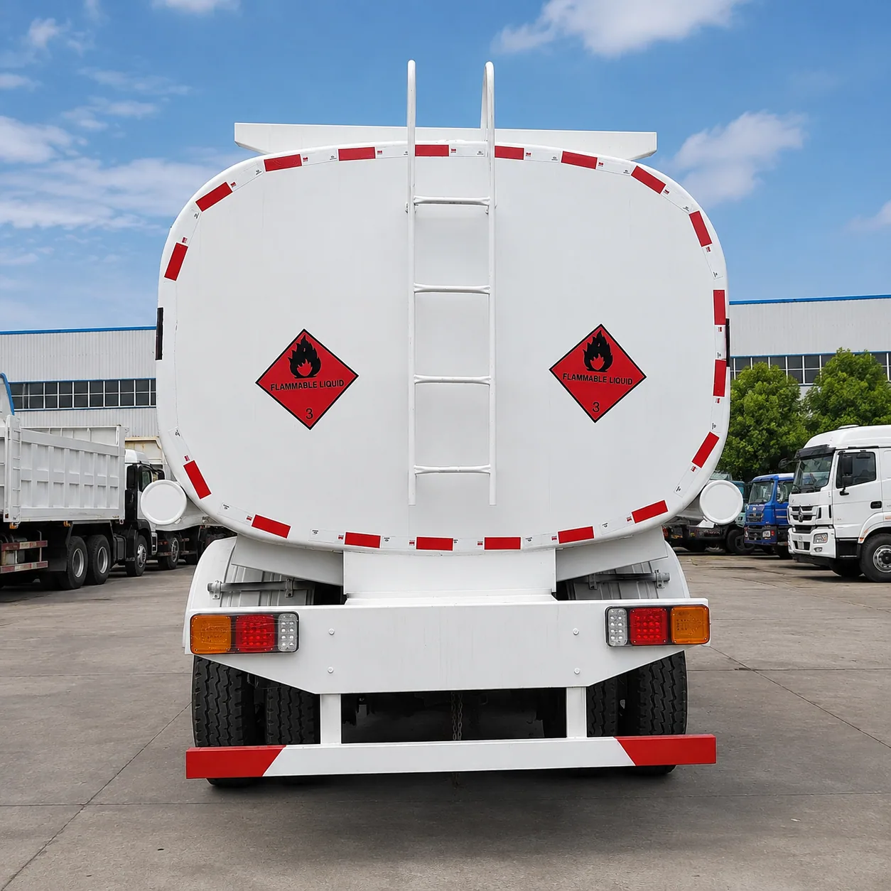 SHACMAN F3000 Fuel Tanker Truck 340 / 375 / 380 / 400 / 420HP 15 / 20 / 25 / 30CBM Available product display