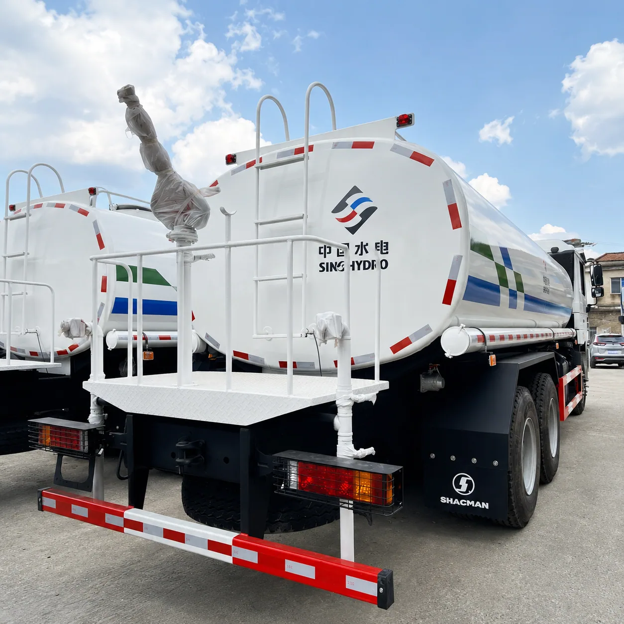 SHACMAN F3000 Water Tanker Truck 340 / 375 / 380 / 400 / 420HP 15 / 20 / 25 / 30CBM Available – Water Sprinkler Optional product display