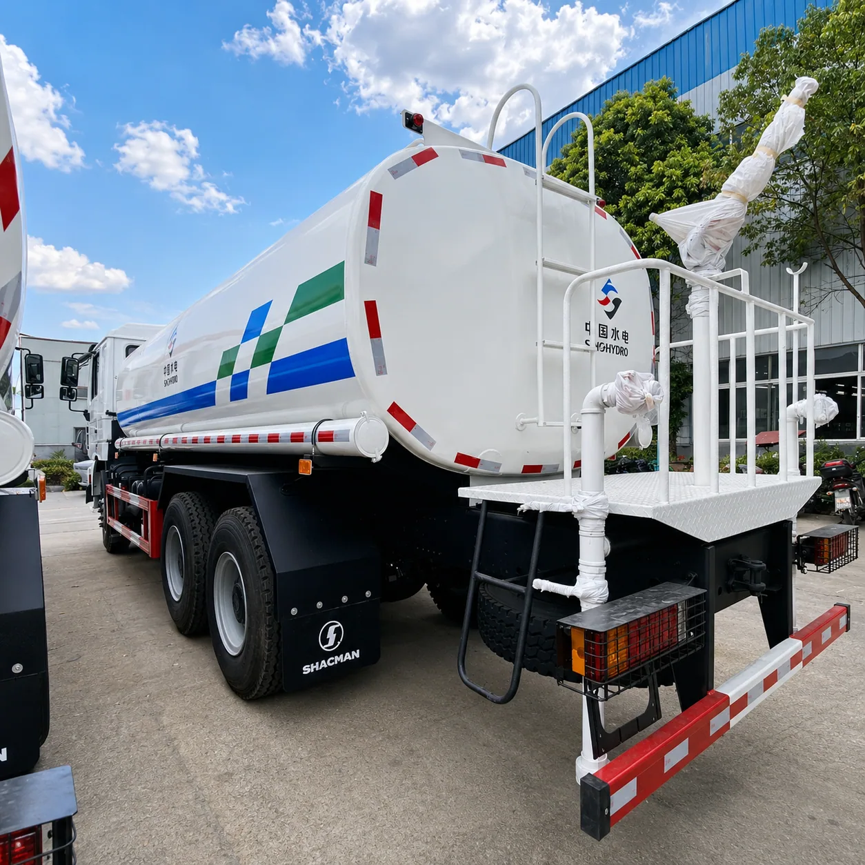 SHACMAN F3000 Water Tanker Truck 340 / 375 / 380 / 400 / 420HP 15 / 20 / 25 / 30CBM Available – Water Sprinkler Optional detail photo