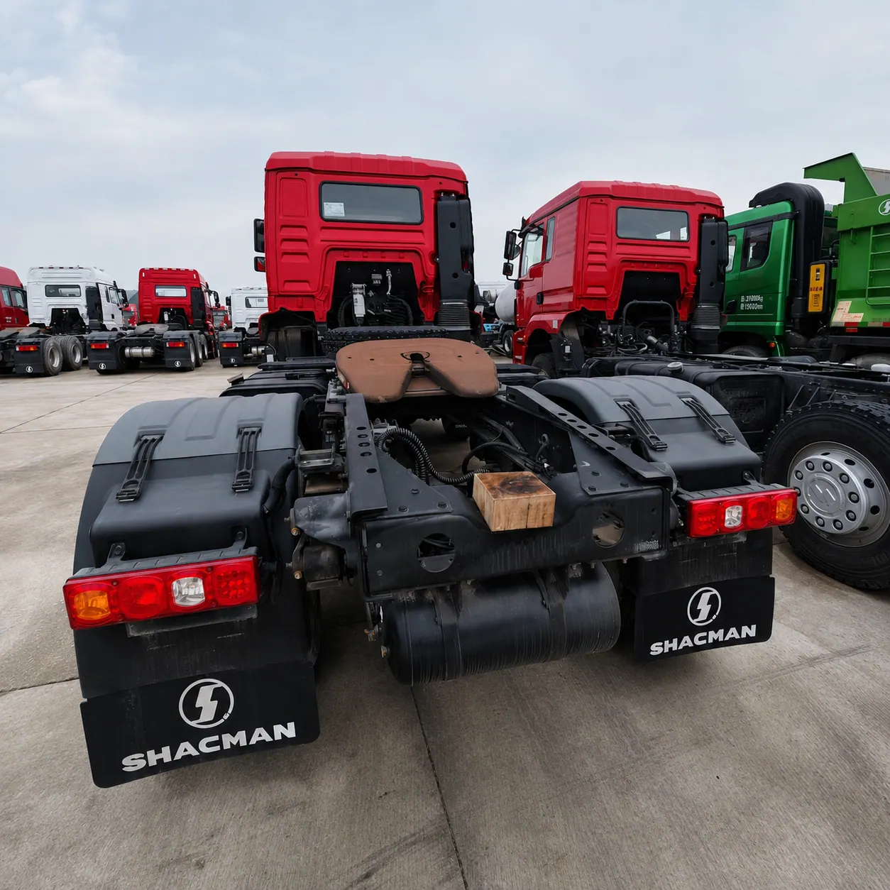 Shacman H3000 / M3000 4×2 Tractor Truck 310 / 340 / 350 / 375 / 400 / 430HP Available detail photo