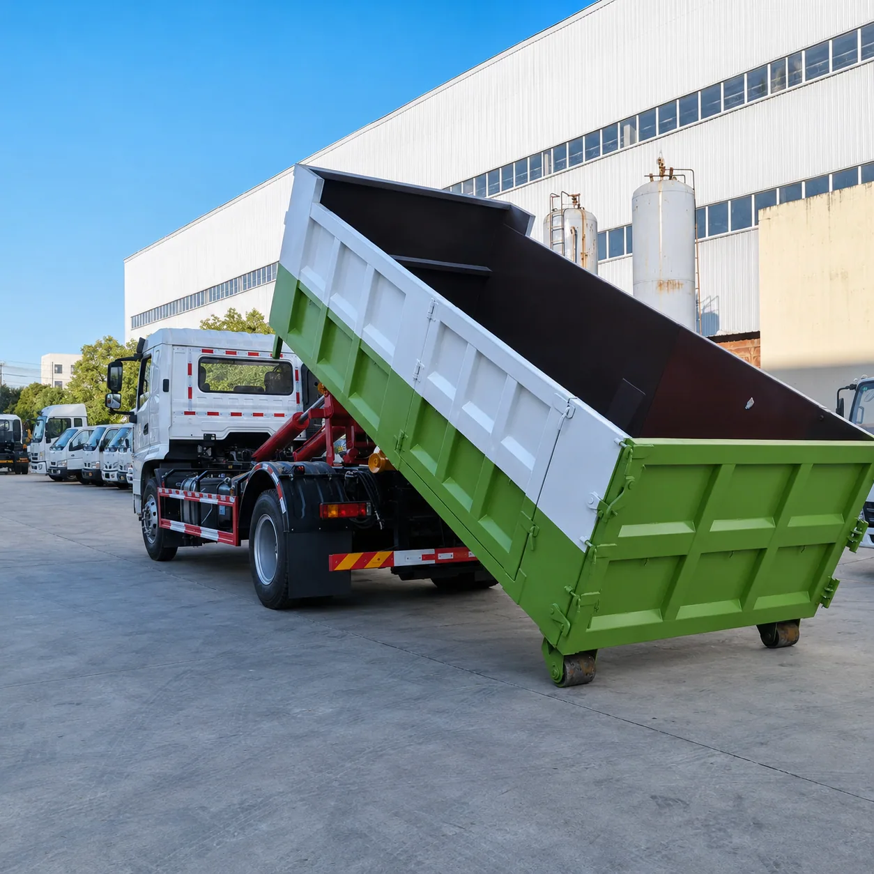 SHACMAN Hook Lift Garbage Truck 180 / 240 / 280 / 340 / 380HP 8–25CBM Available detail photo
