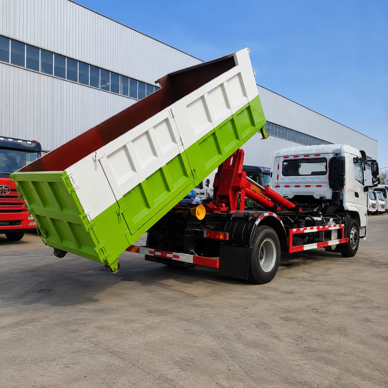 SHACMAN Hook Lift Garbage Truck 180 / 240 / 280 / 340 / 380HP 8–25CBM Available product display