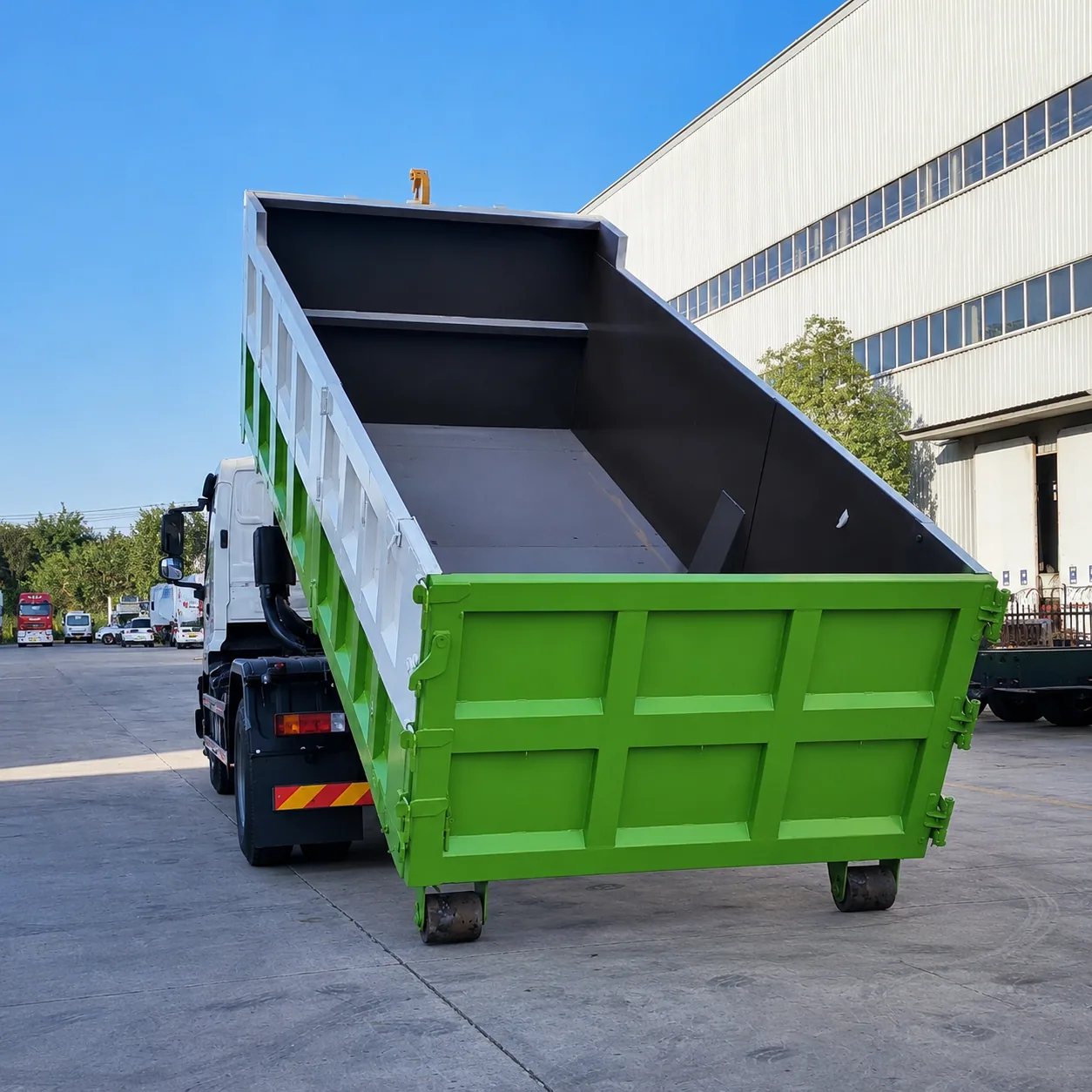 SHACMAN Hook Lift Garbage Truck 180 / 240 / 280 / 340 / 380HP 8–25CBM Available product display
