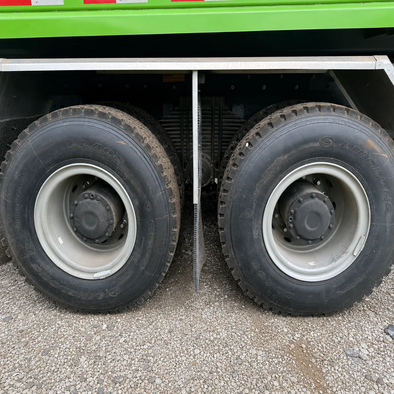Shacman M3000 8×4 Dump Truck 350 / 375 / 380 / 400 / 430HP Available product display