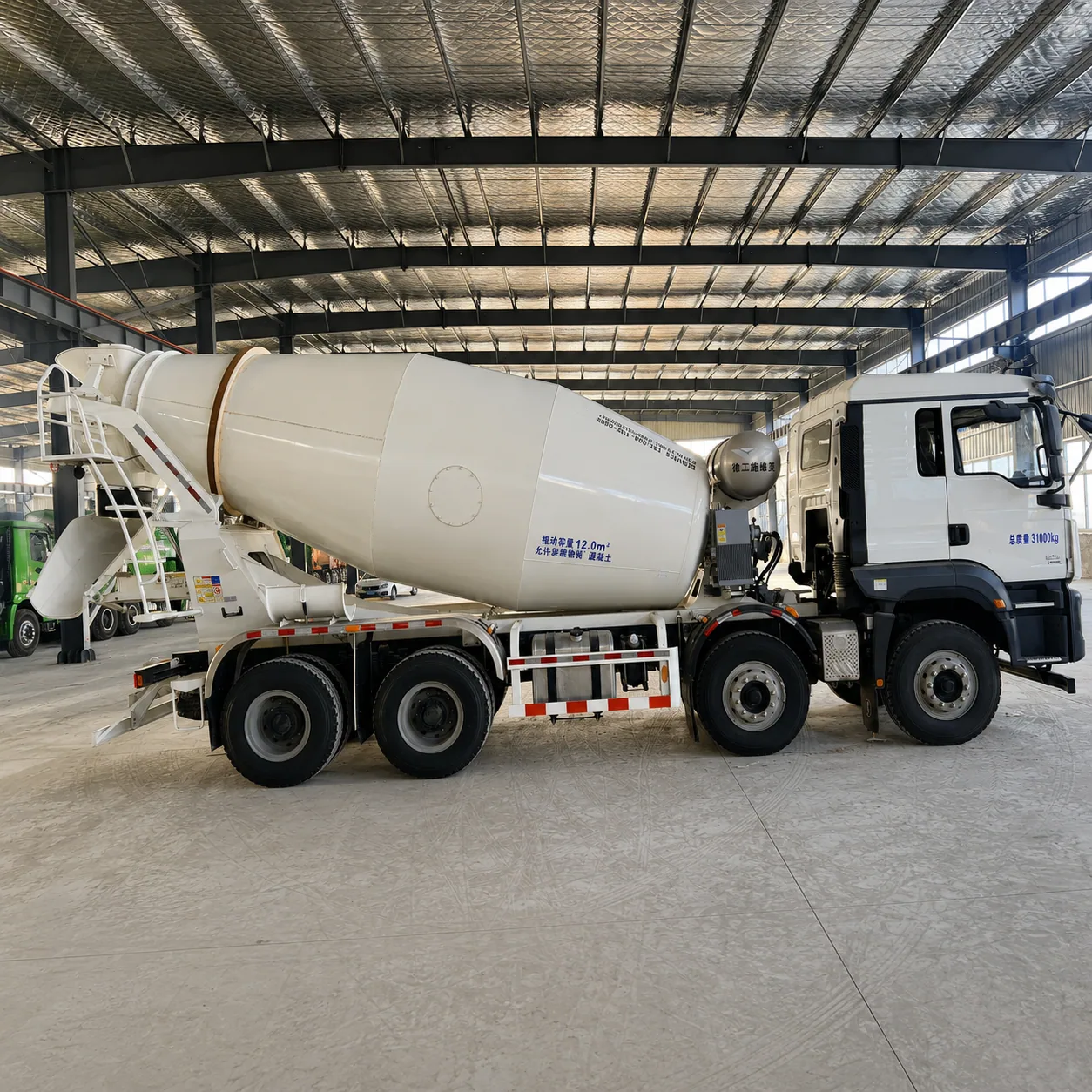 SHACMAN M3000 Concrete Mixer Truck 300 / 340 / 375 / 380HP 8 / 10 / 12 / 14CBM Available detail photo