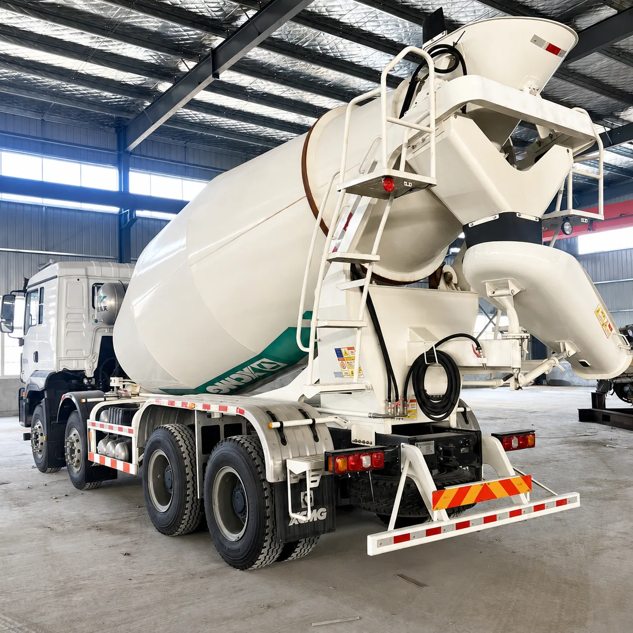SHACMAN M3000 Concrete Mixer Truck 300 / 340 / 375 / 380HP 8 / 10 / 12 / 14CBM Available product display