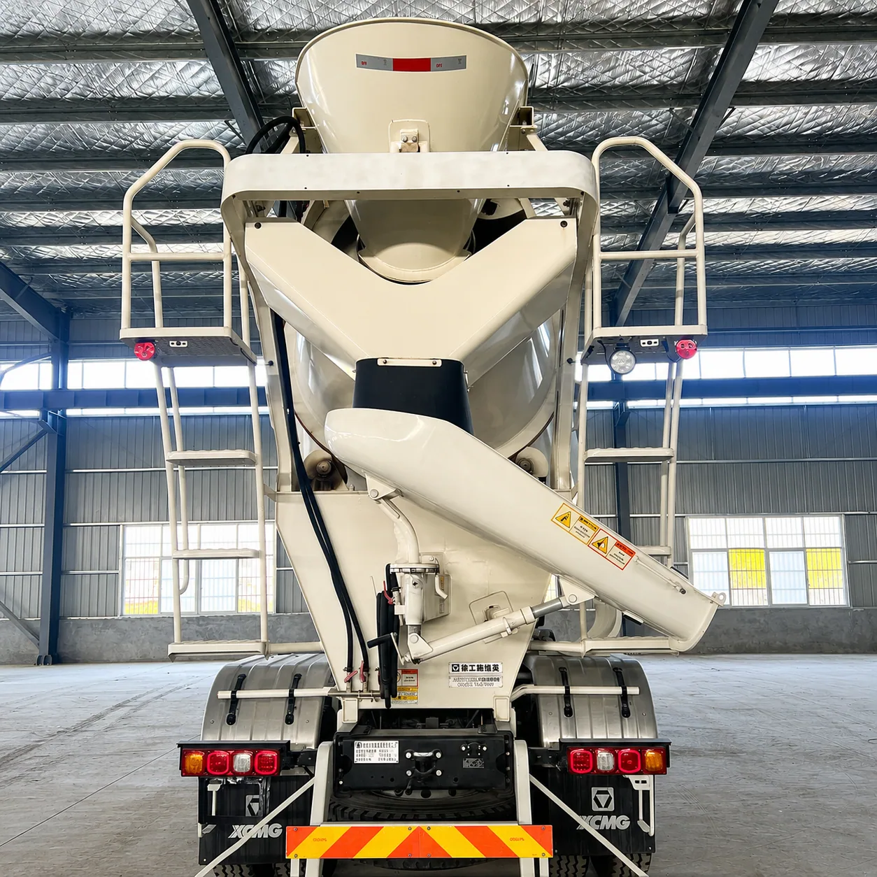 SHACMAN M3000 Concrete Mixer Truck 300 / 340 / 375 / 380HP 8 / 10 / 12 / 14CBM Available product display