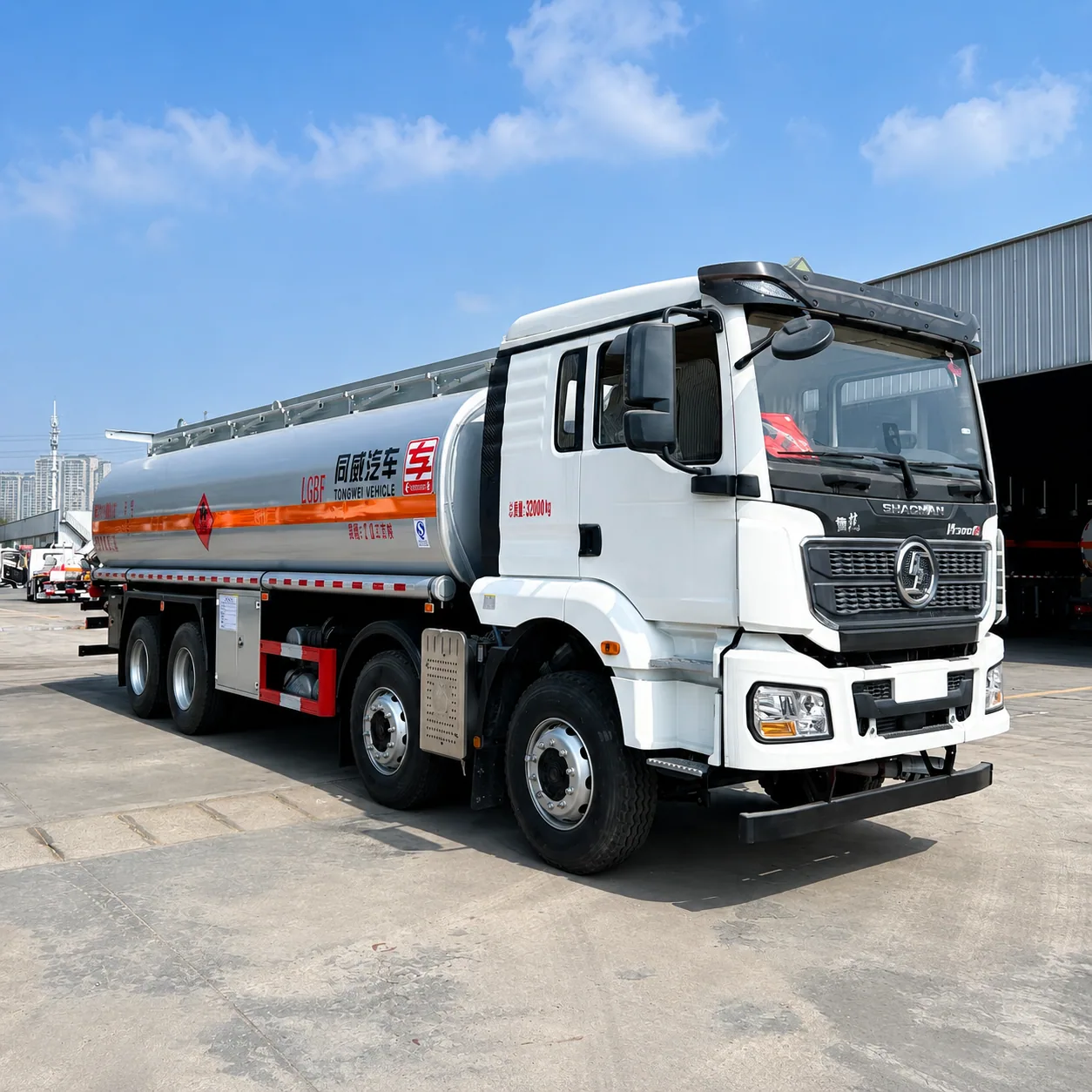 SHACMAN M3000 Fuel Tanker Truck 300 / 340 / 375 / 380HP 10 / 15 / 20 / 25CBM Available photo 1