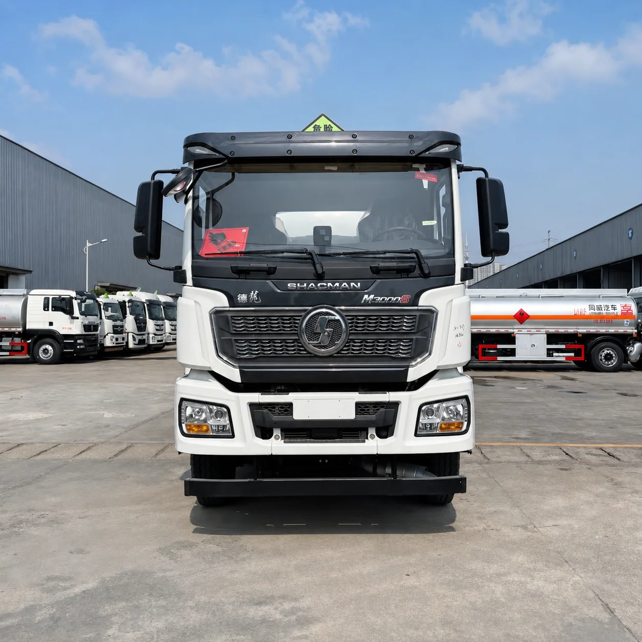 SHACMAN M3000 Fuel Tanker Truck 300 / 340 / 375 / 380HP 10 / 15 / 20 / 25CBM Available detail photo