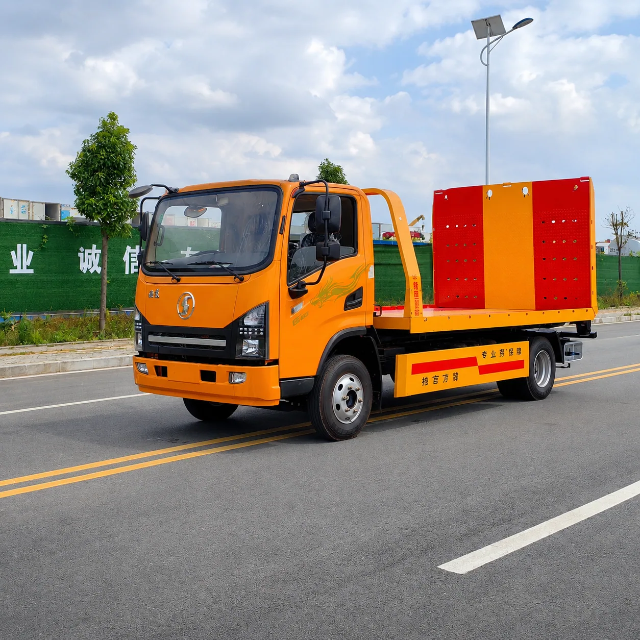 SHACMAN Wrecker Truck 180 / 240 / 280 / 340HP 5 / 8 / 10 / 12T Available product display