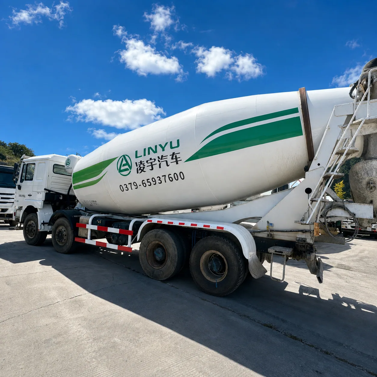 SHACMAN X3000 Concrete Mixer Truck 300 / 340 / 380 / 400 / 420HP 8 / 10 / 12 / 14 / 16CBM Available product display